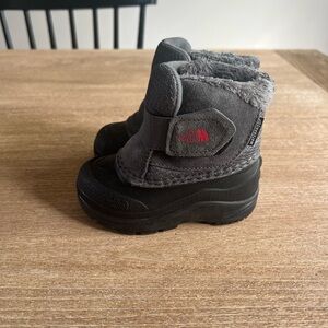 Toddler size 6 The North Face boots